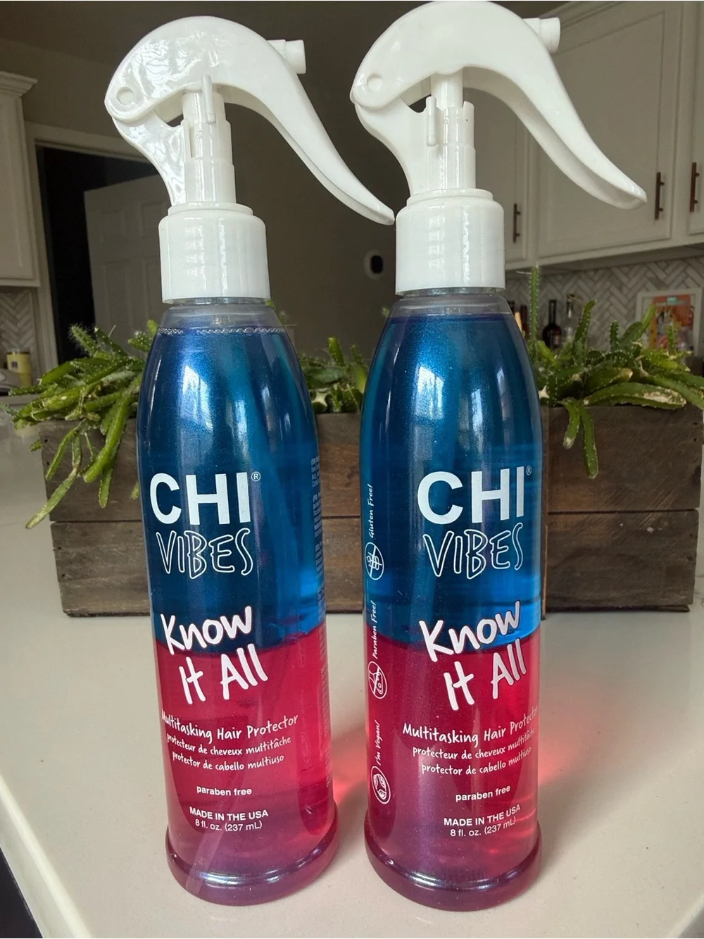 2-CHI Vibes Know It All Multitasking Hair Protector Spray - Blue/Pink